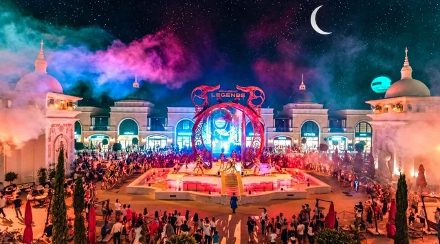 The Land of Legends · Platz der Abendshow